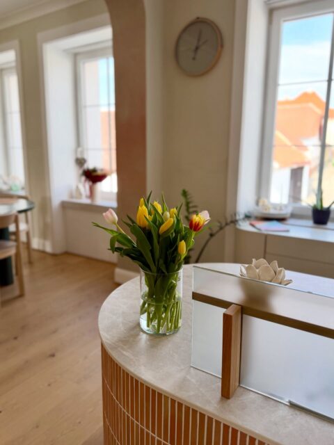 Ve studiu už je cítit jaro. 🌷
Světlo, klid a prostor jen pro vás. 💫

Přijďte si zacvičit, nadechnout se a na chvíli zpomalit. Na výběr máte z lekcí jógy, pilates, barre a fyzia cvičení. 🌷

Těšíme se na vás na podložce. 💗