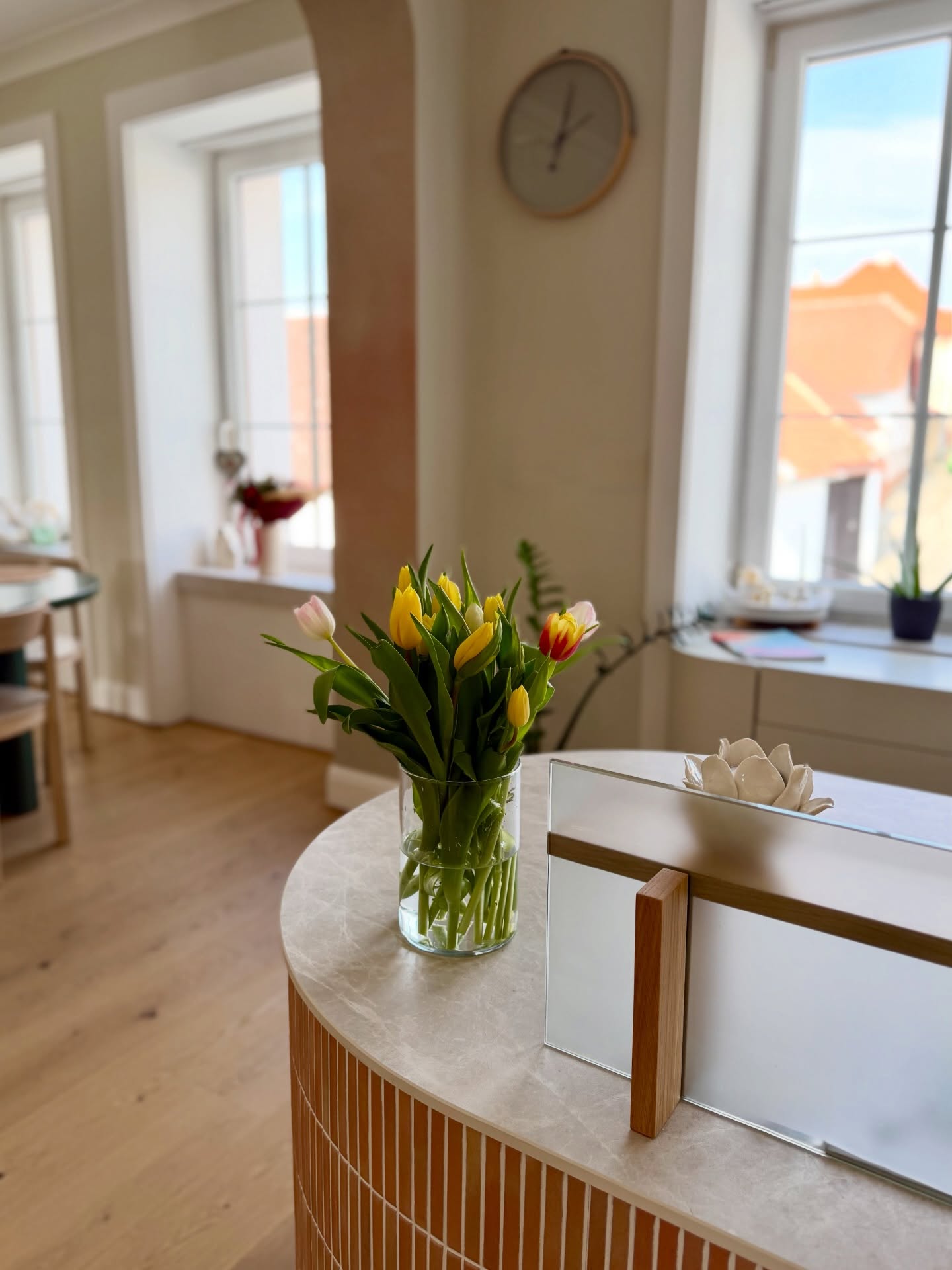 Ve studiu už je cítit jaro. 🌷
Světlo, klid a prostor jen pro vás. 💫

Přijďte si zacvičit, nadechnout se a na chvíli zpomalit. Na výběr máte z lekcí jógy, pilates, barre a fyzia cvičení. 🌷

Těšíme se na vás na podložce. 💗