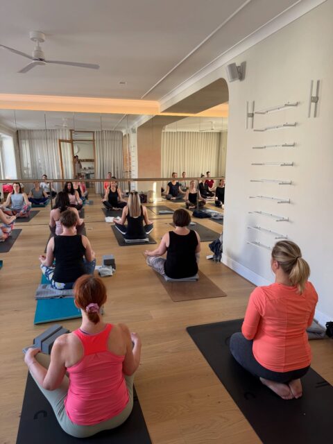 Milé plynutí prvních jarních dnů v ASANTY 💗🌿
.
.
.
#asantystudio #asanty #pacov #joga #pilates